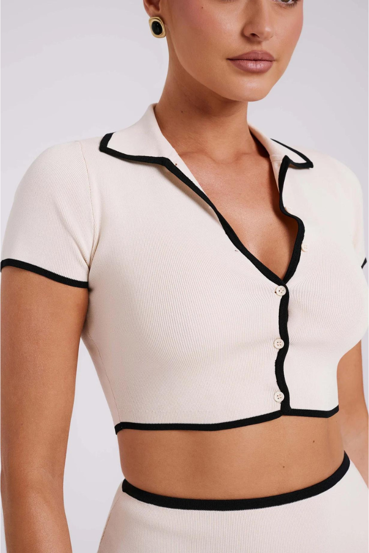 Damen Zweiteiler mit Polokragen und Knopfleiste – Stilvoller Look